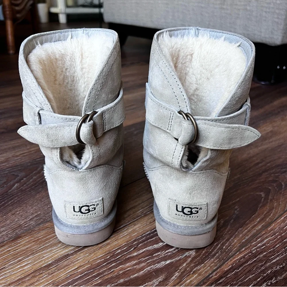 UGG Australia Women's REMORA BUCKLE BOOTS Ash Gray Size 6 - Picture 3 of 11
